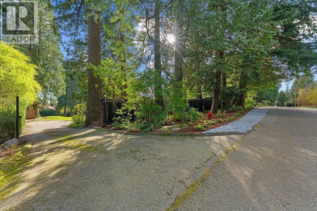 2976 PALMERSTON AVENUE, West Vancouver