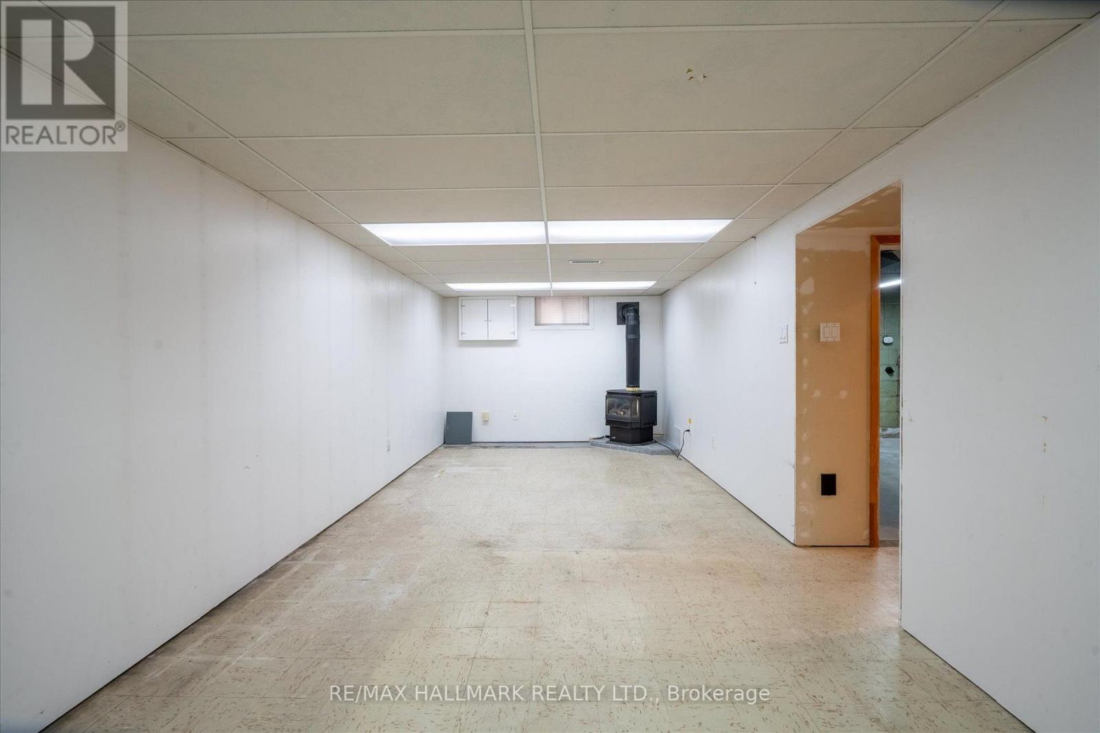 37 HOLSWADE ROAD - 25
