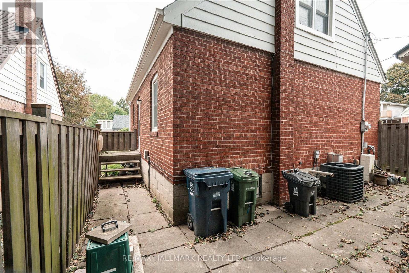 37 HOLSWADE ROAD - 30