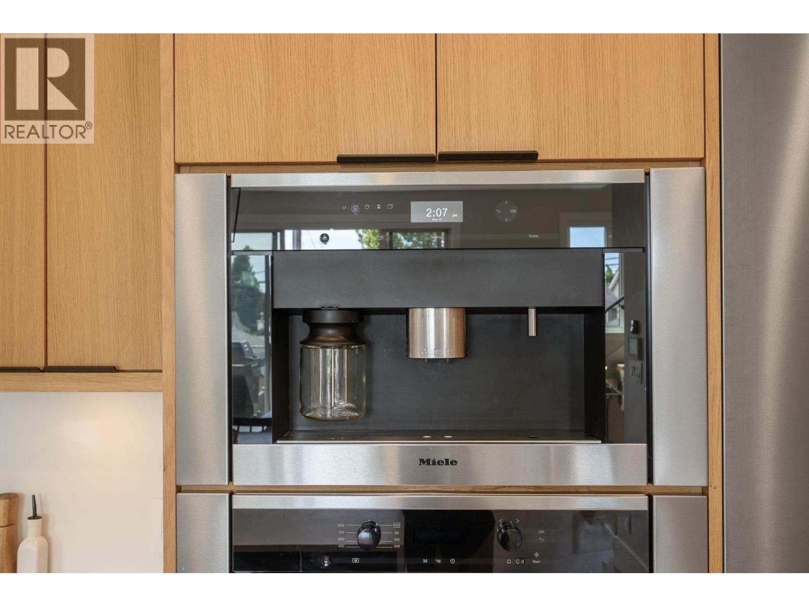 3 215 E 21ST STREET, North Vancouver