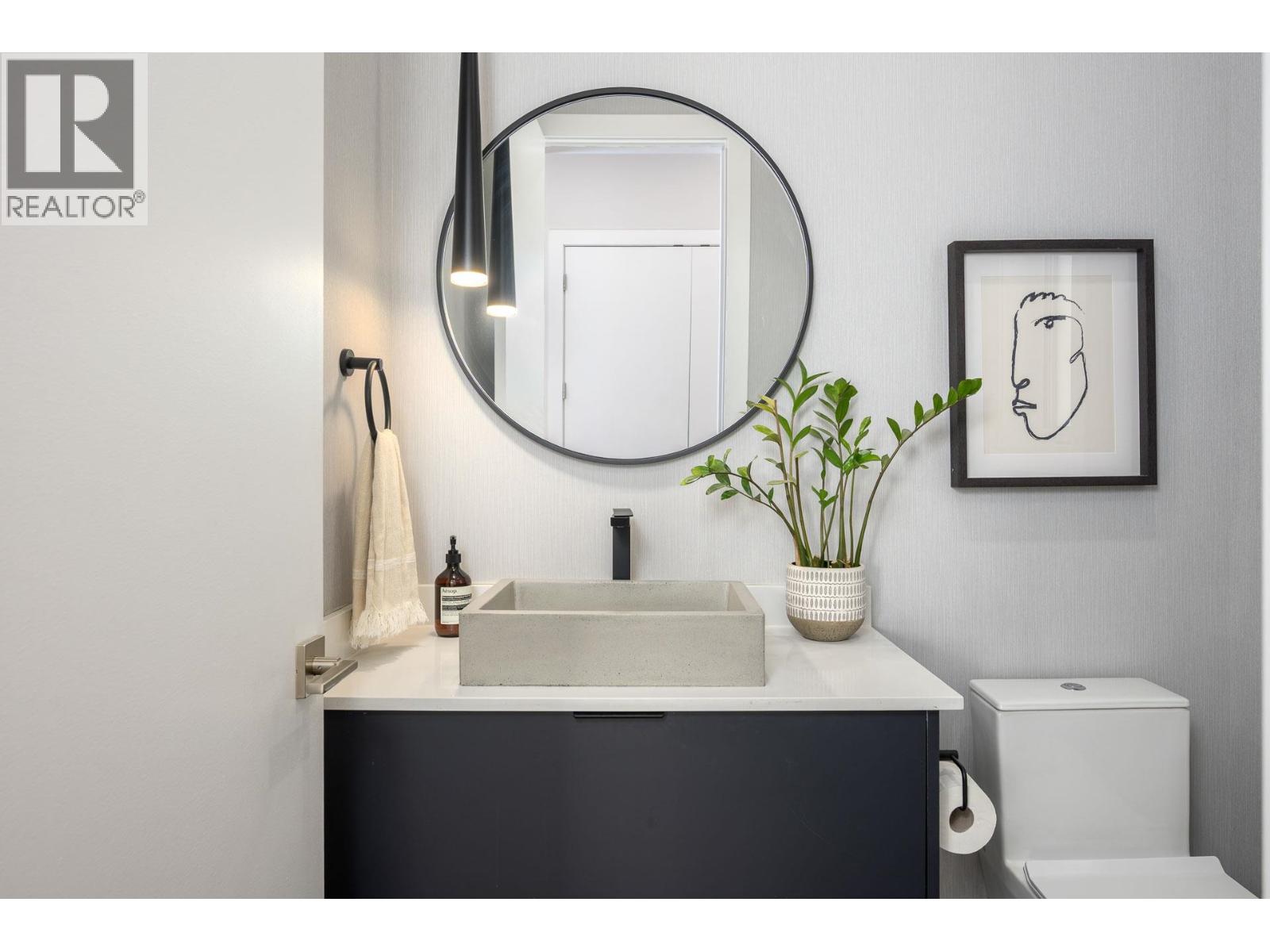 3 215 E 21ST STREET, North Vancouver