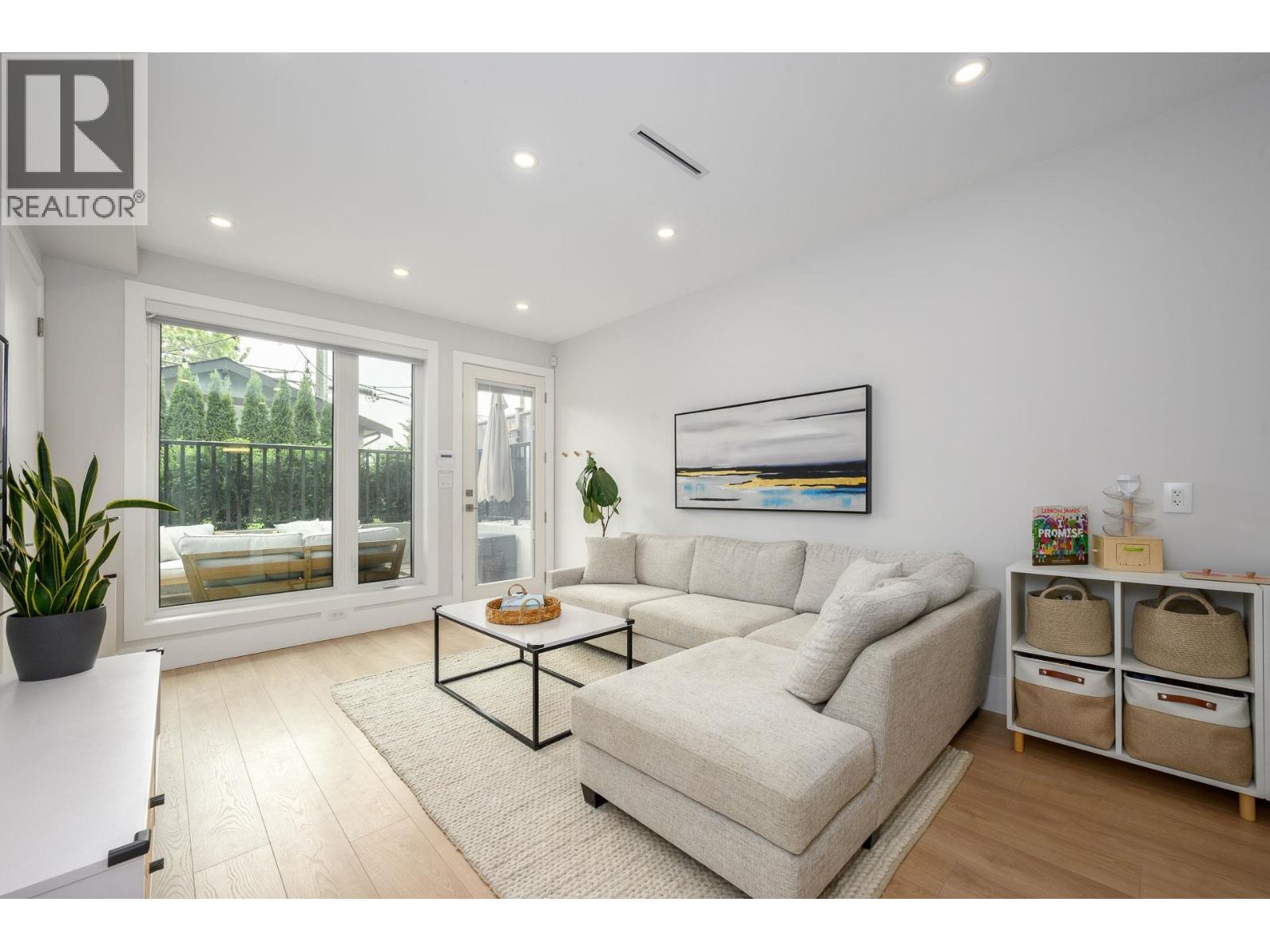 3 215 E 21ST STREET, North Vancouver