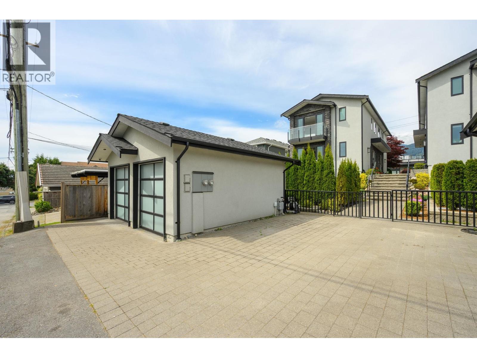 3 215 E 21ST STREET, North Vancouver