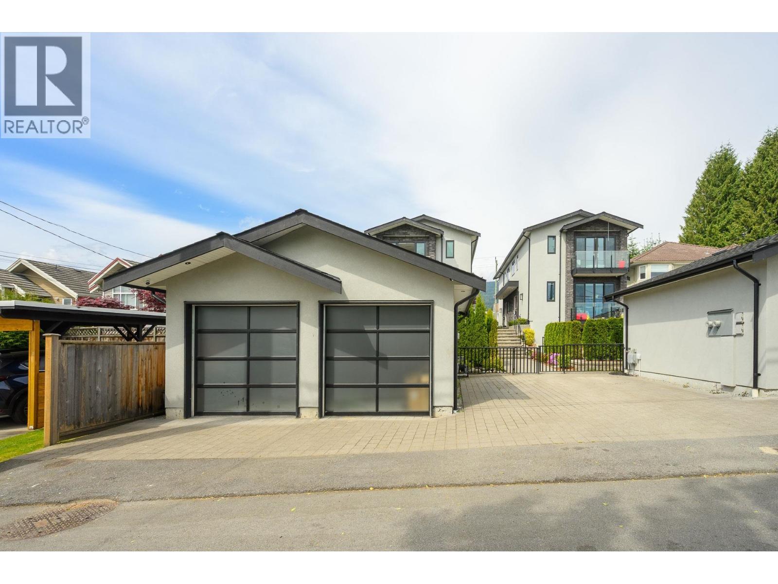 3 215 E 21ST STREET, North Vancouver