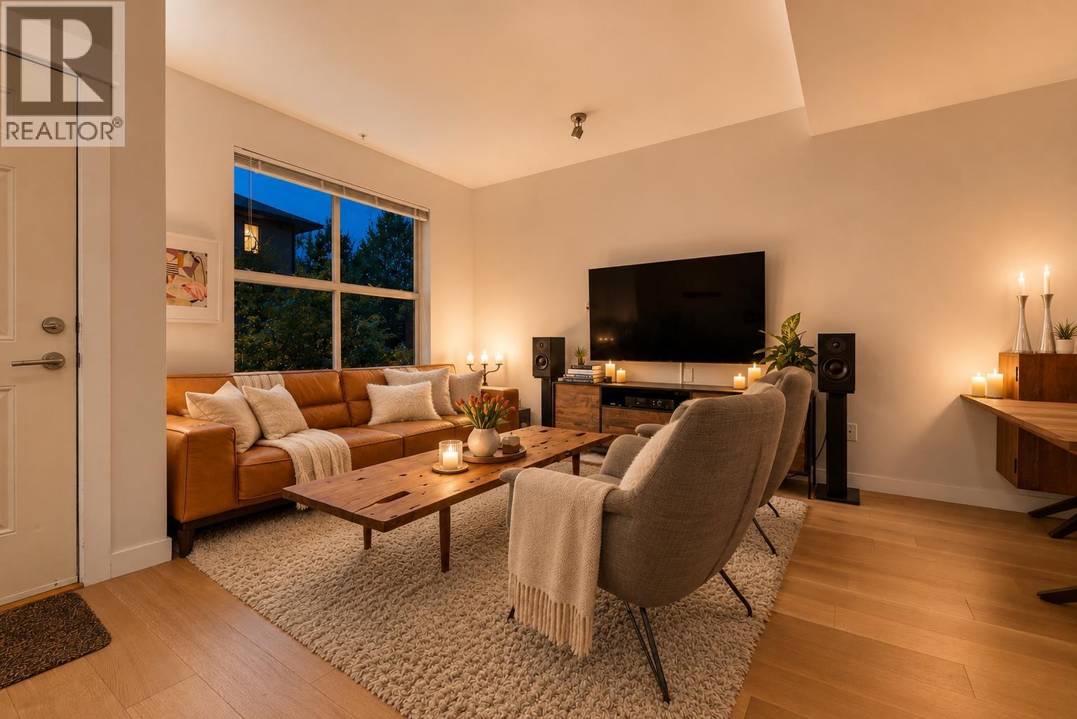 3 307 E 15TH STREET, North Vancouver — photo 1