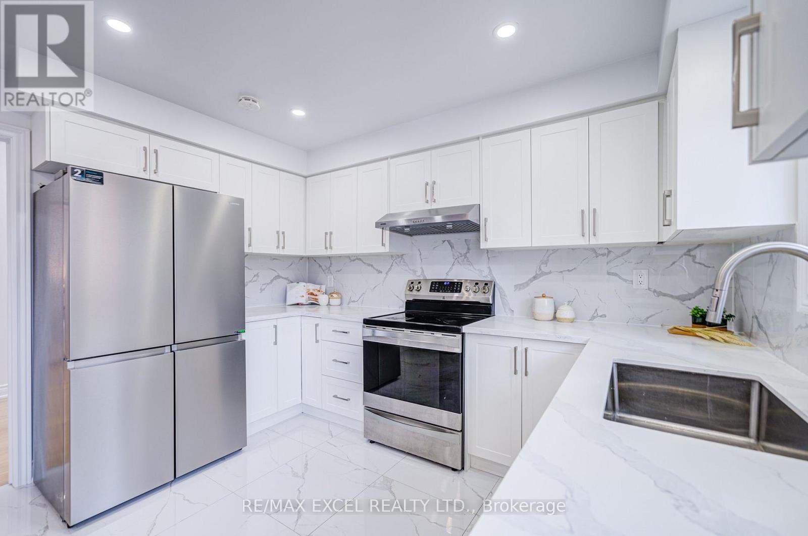 8 SIMSBURY COURT - 12