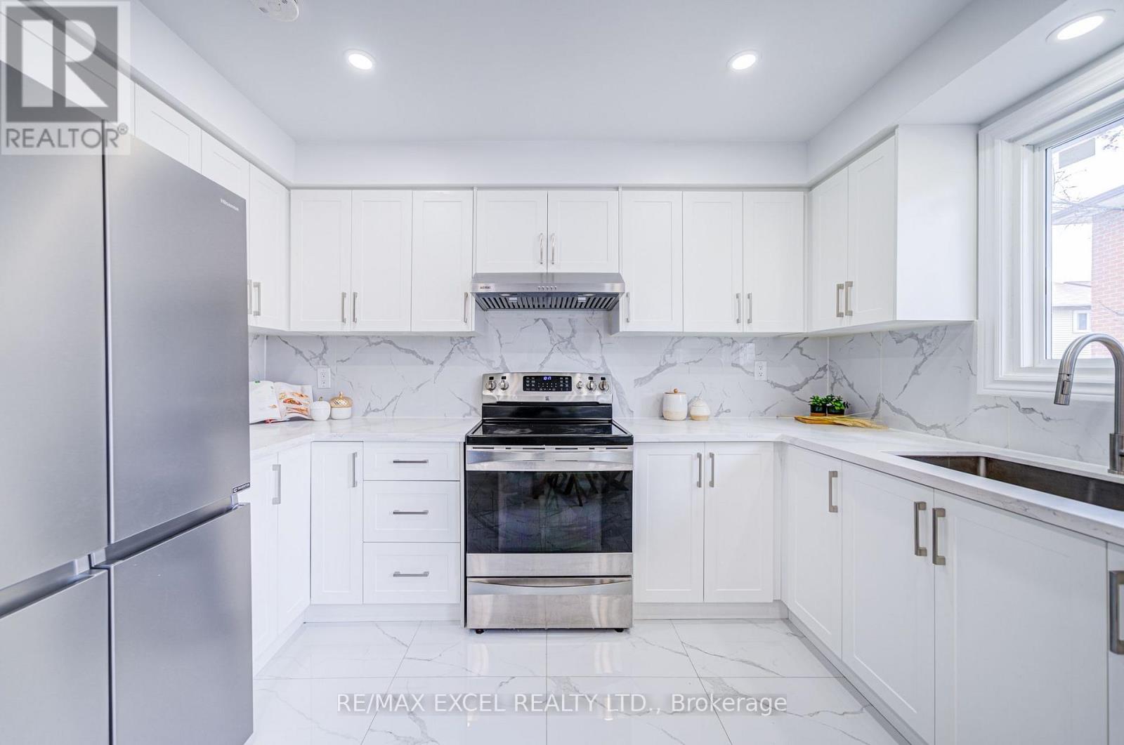 8 SIMSBURY COURT - 13