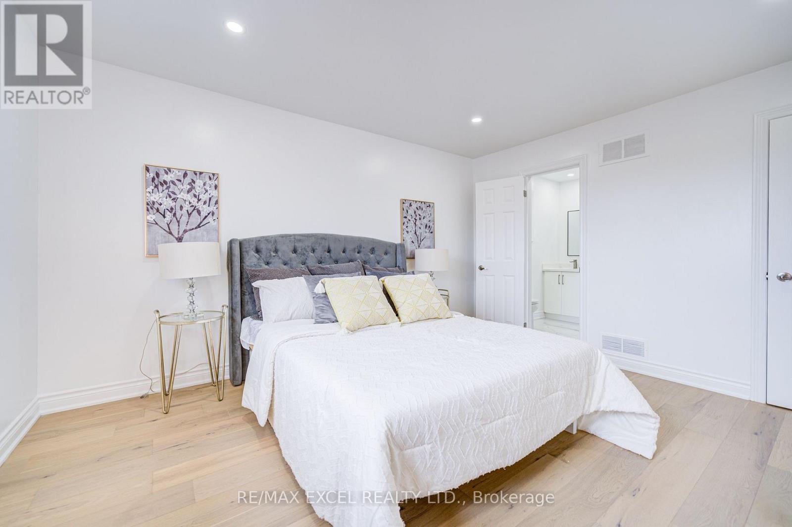 8 SIMSBURY COURT - 20