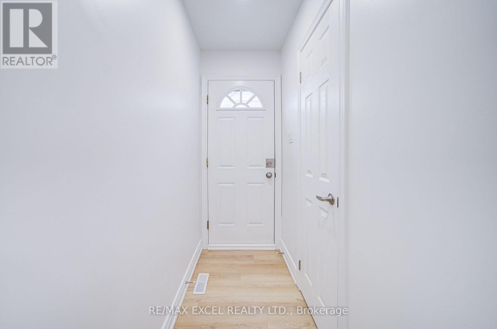 8 SIMSBURY COURT - 25