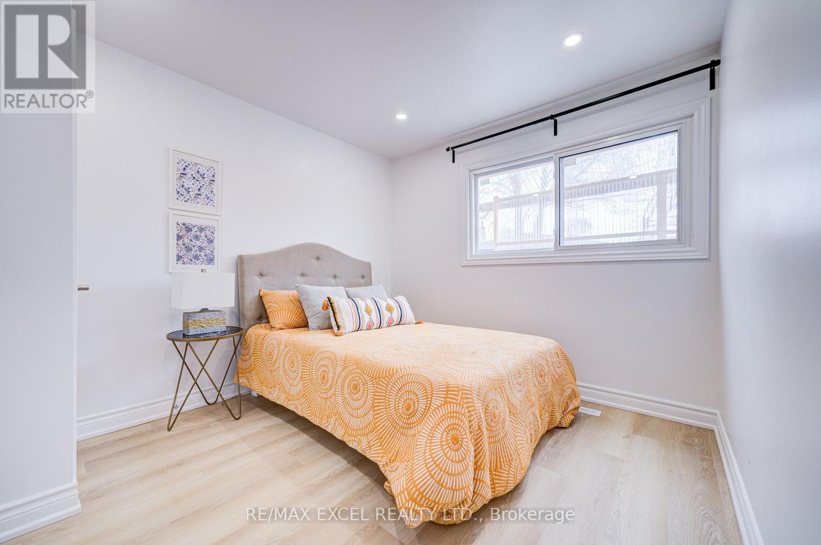 8 SIMSBURY COURT - 28