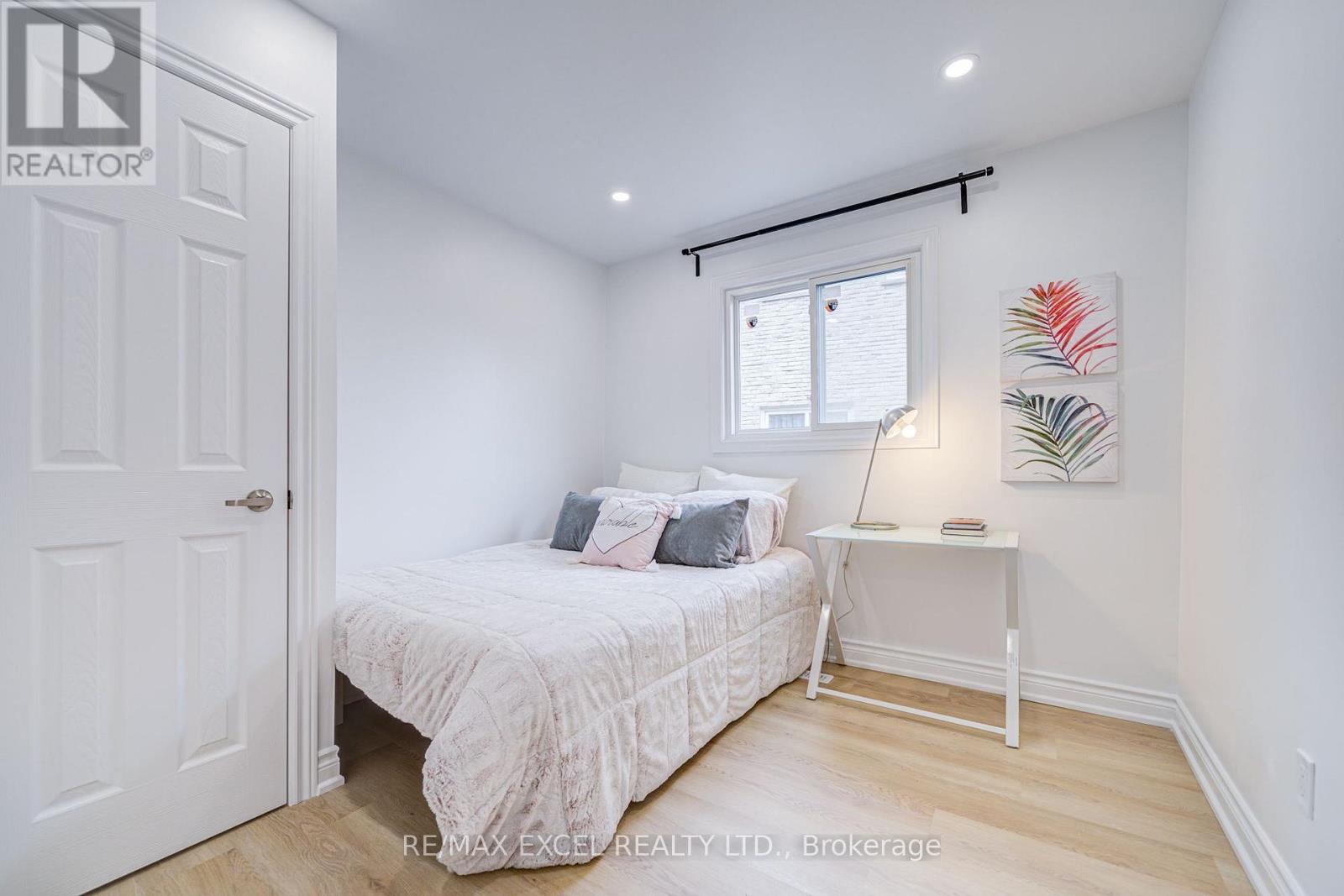 8 SIMSBURY COURT - 29