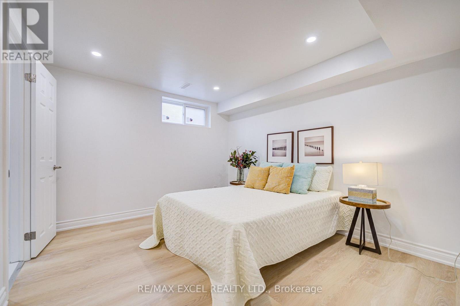 8 SIMSBURY COURT - 40
