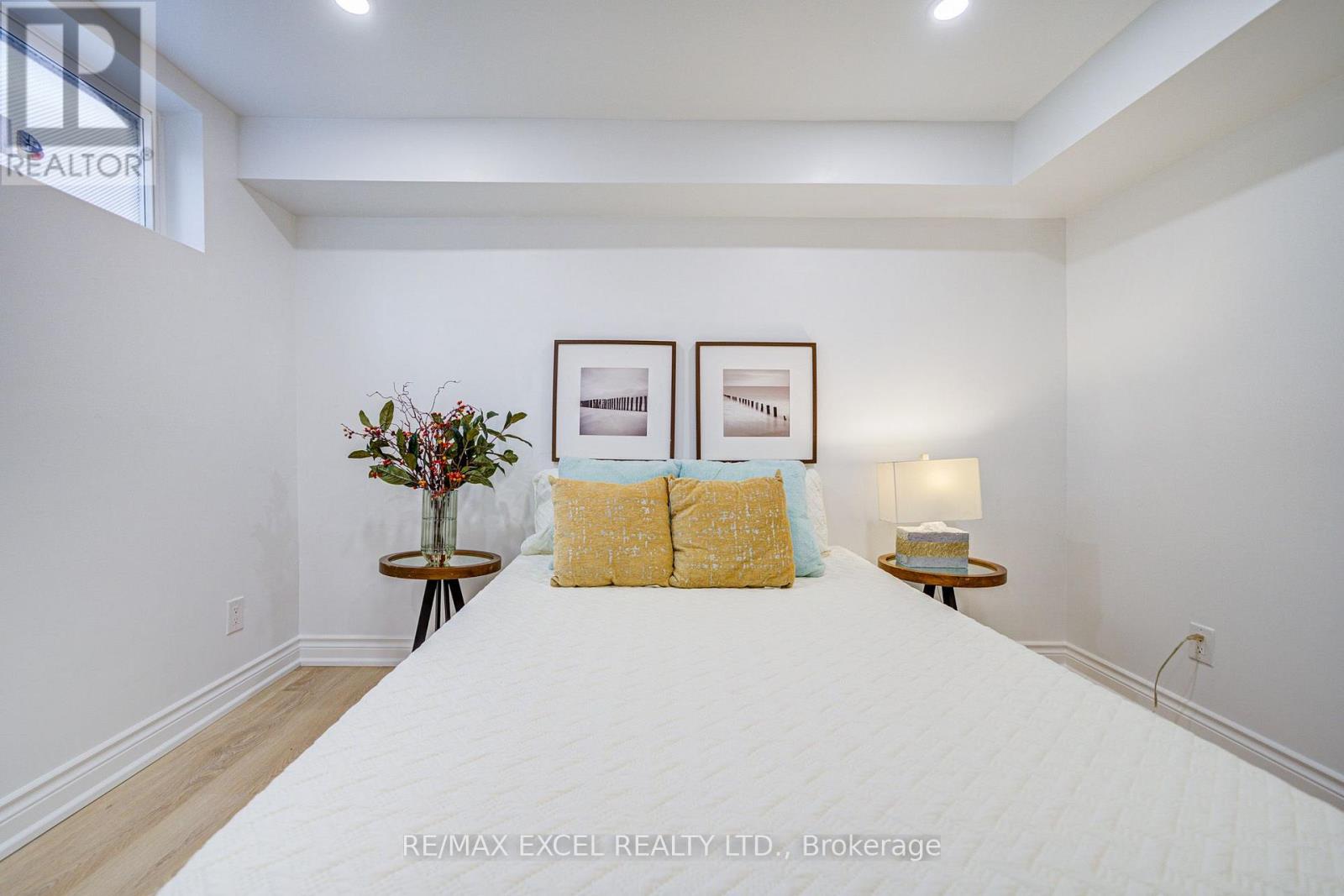 8 SIMSBURY COURT - 41