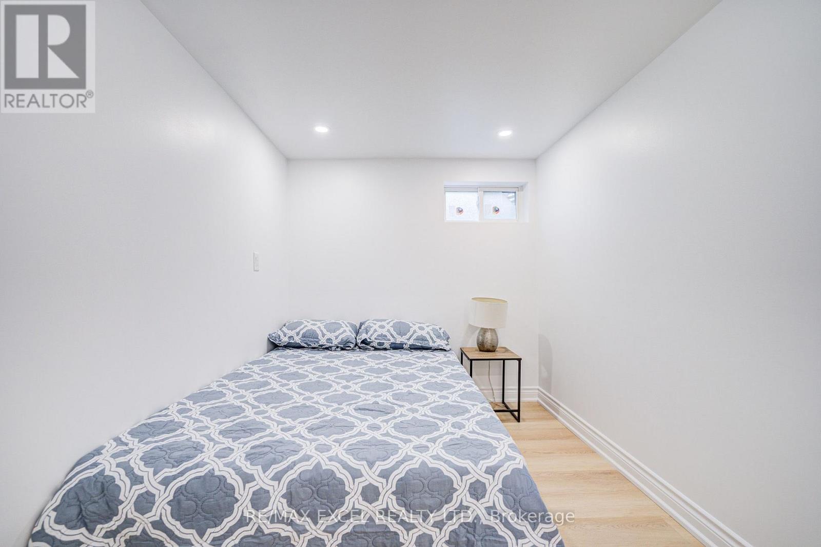 8 SIMSBURY COURT - 48