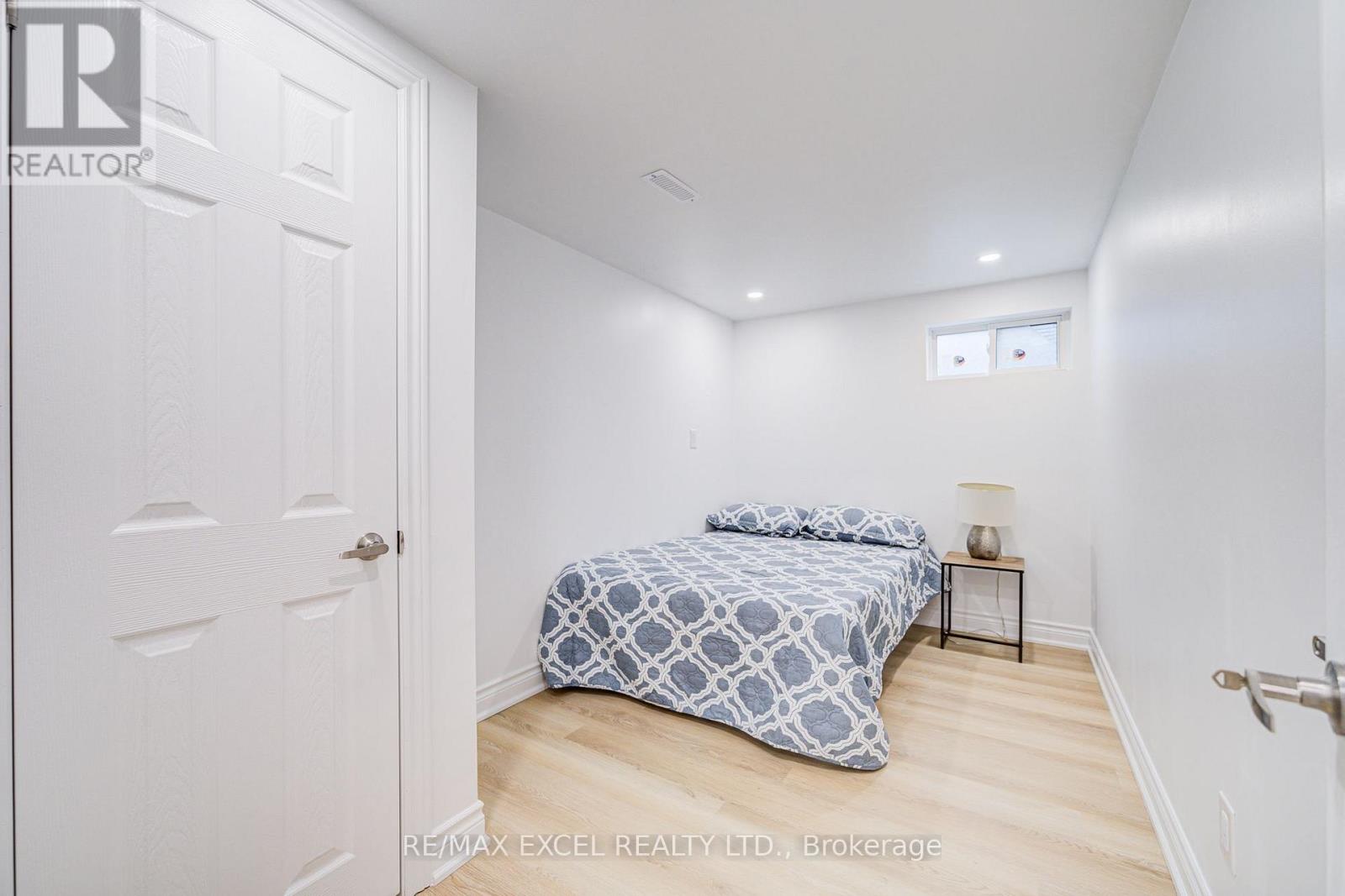 8 SIMSBURY COURT - 49