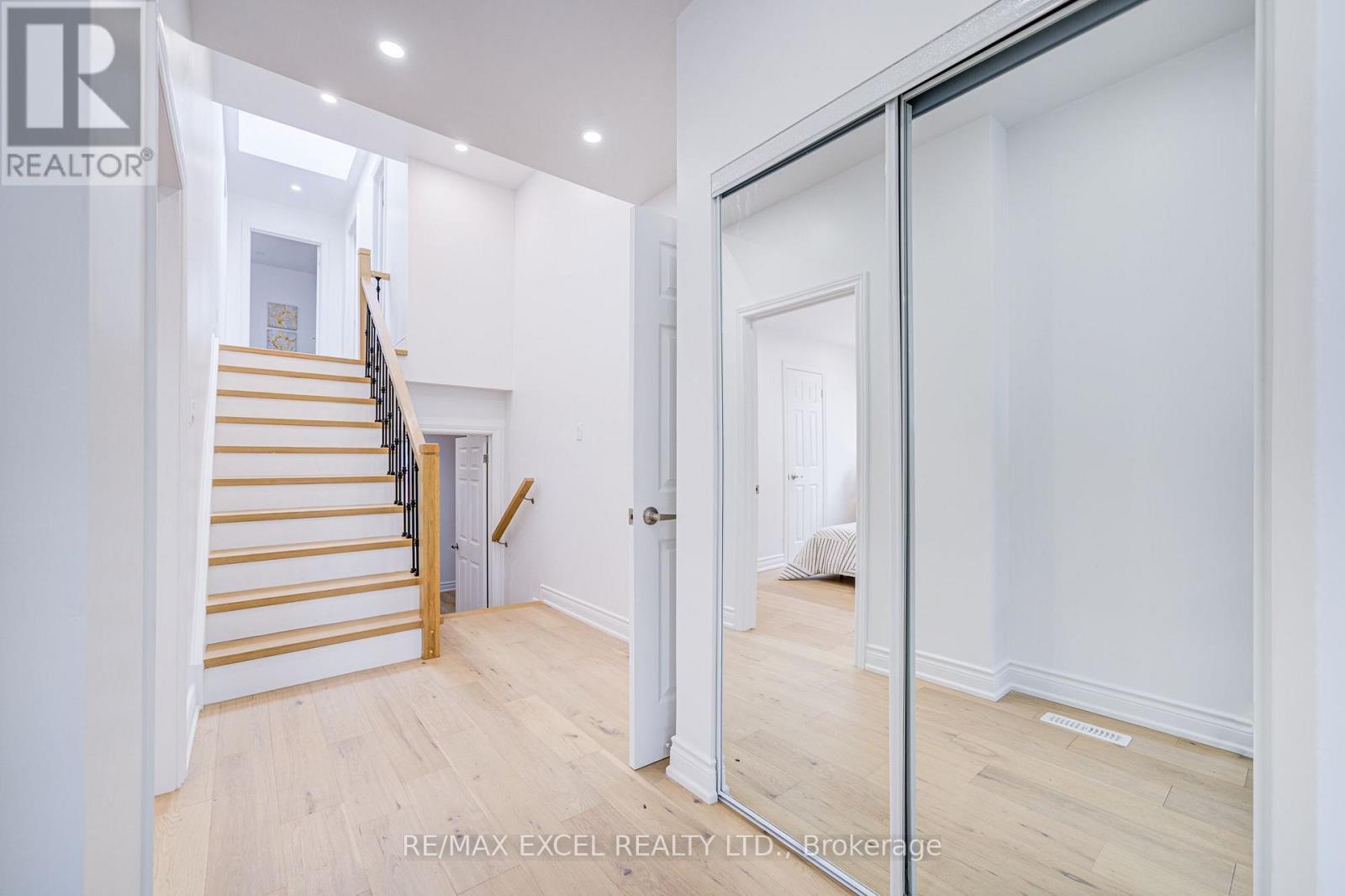 8 SIMSBURY COURT - 7