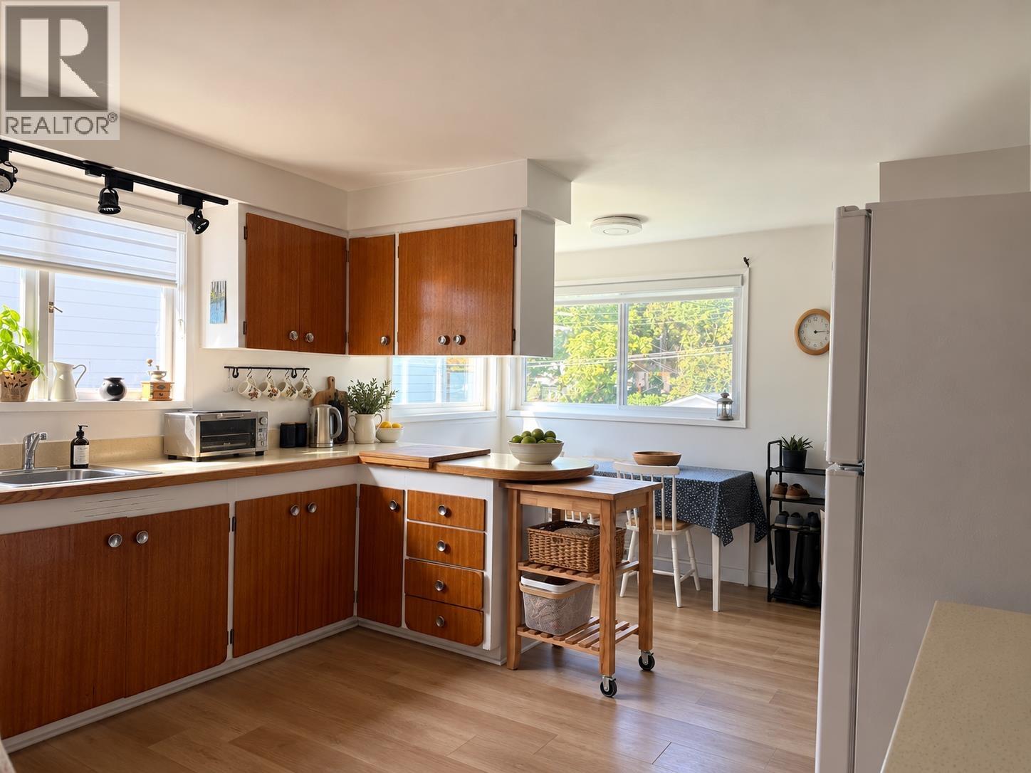 216 E 18TH STREET, North Vancouver — photo 4