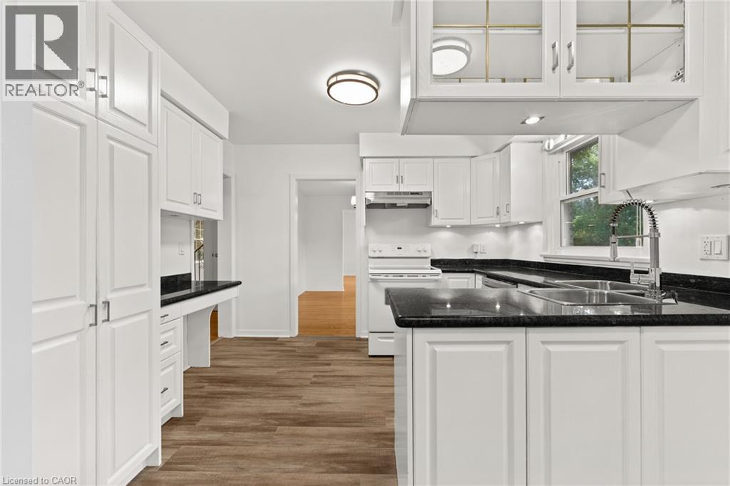 24 VALLONCLIFFE Road - Image 13