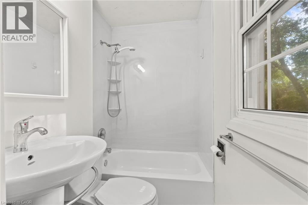 24 VALLONCLIFFE Road - Image 20