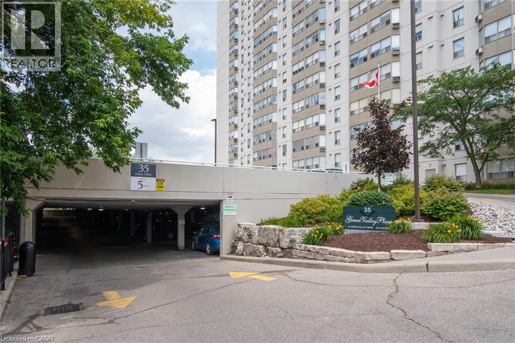 35 GREEN VALLEY Drive Unit# 914 — photo 3