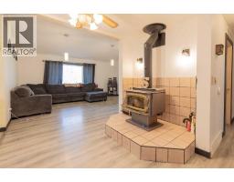 Living room - 63004a Hwy 5, Welling, AB T0K2N0 Photo 8