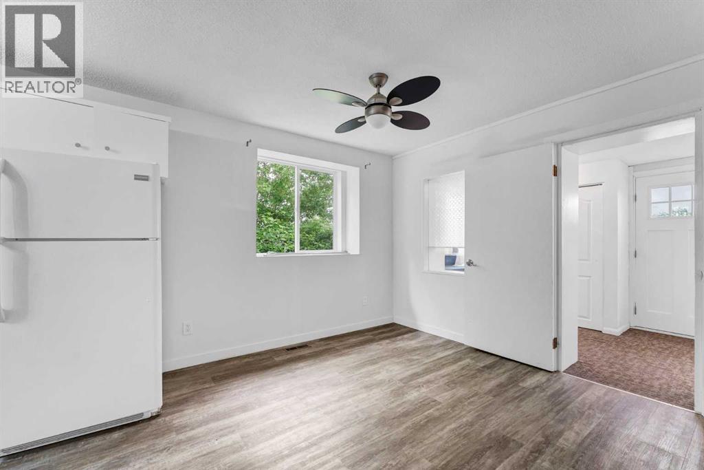 817 Main Street S - Image 11