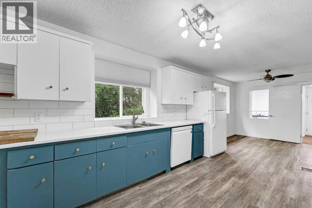 817 Main Street S - Image 15