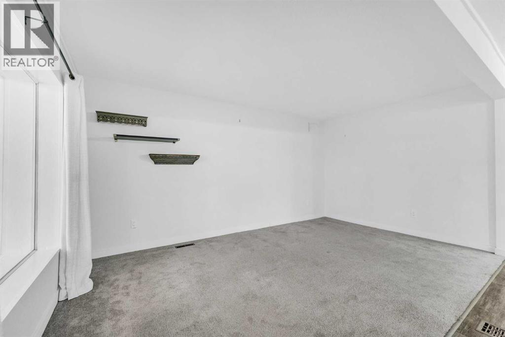 817 Main Street S - Image 16