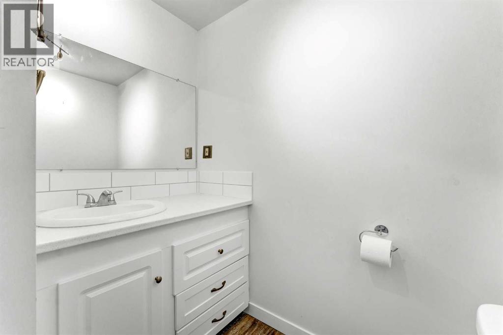 817 Main Street S - Image 21
