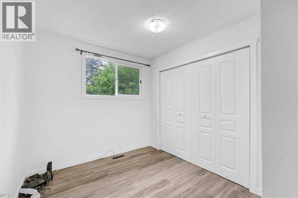 817 Main Street S - Image 23