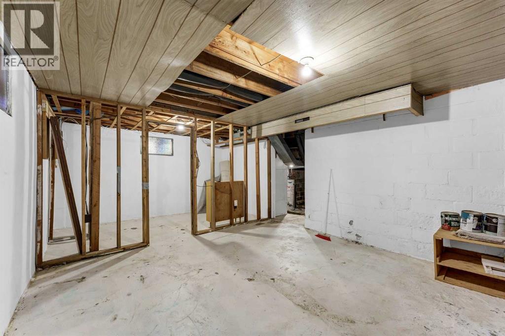817 Main Street S - Image 31
