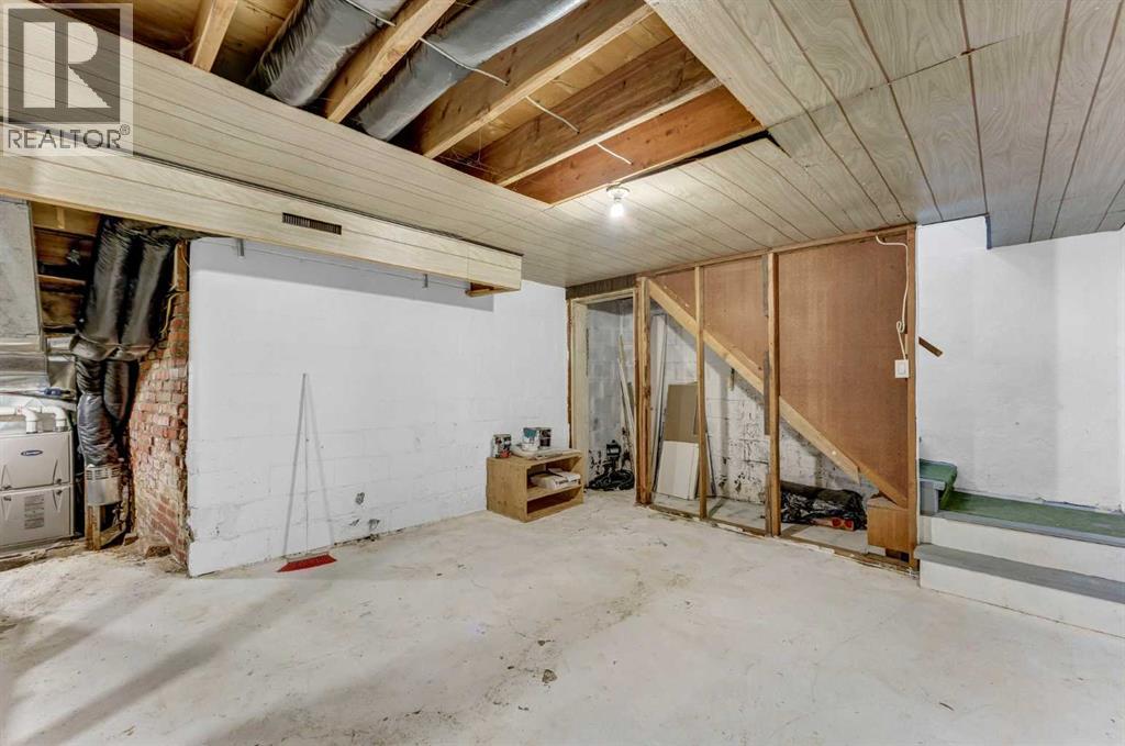 817 Main Street S - Image 32