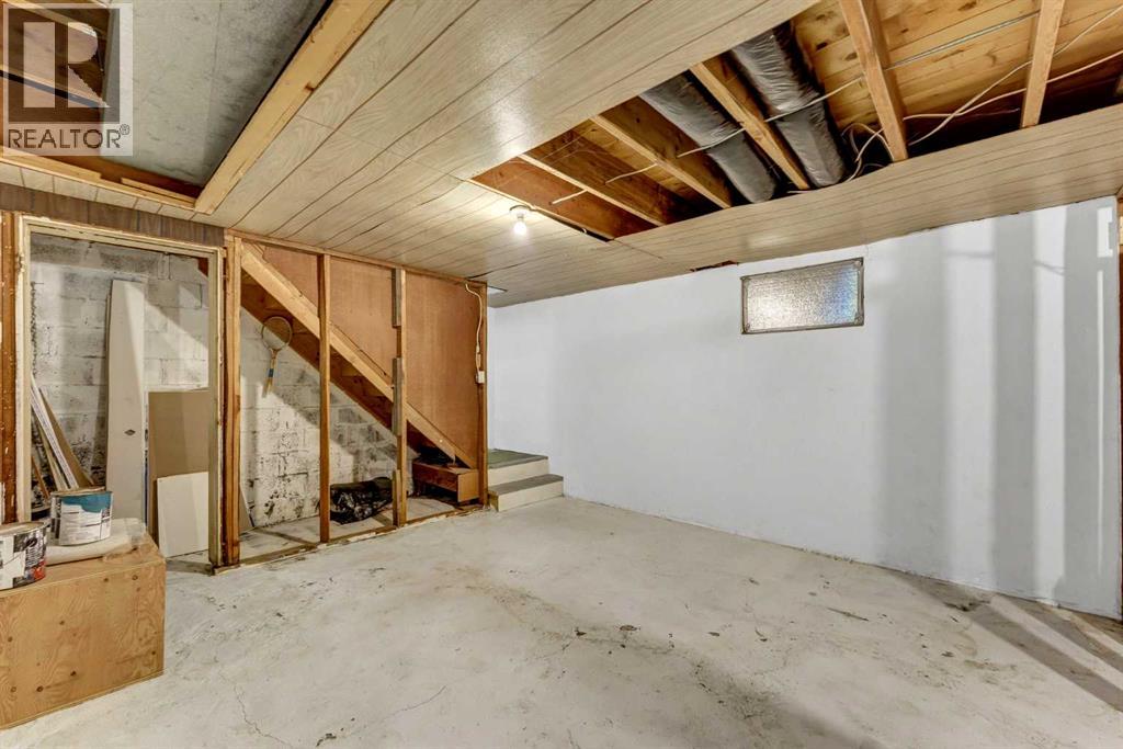 817 Main Street S - Image 33