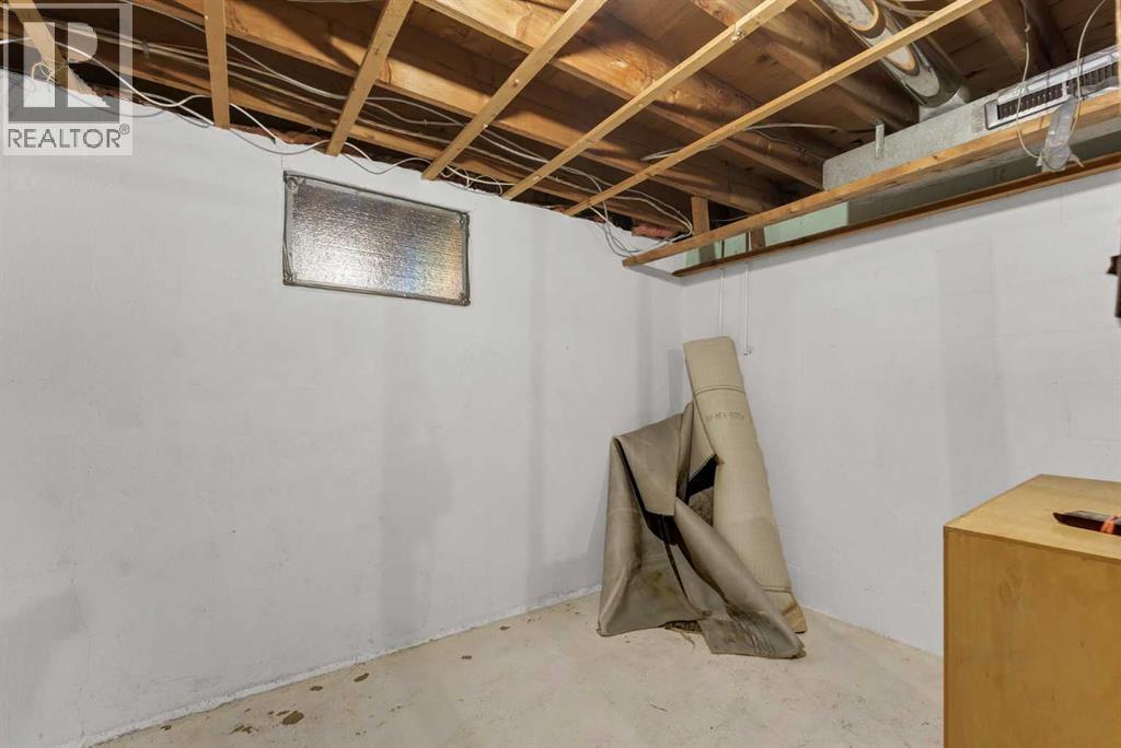 817 Main Street S - Image 34