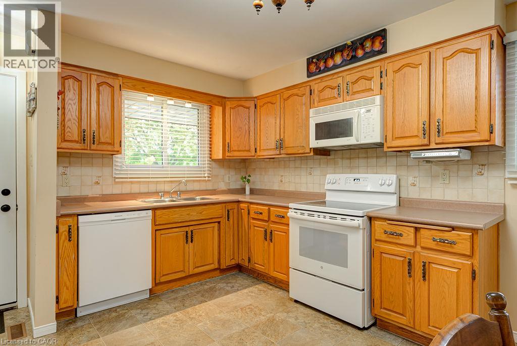 210 SHELLEY Drive, Kitchener — photo 4