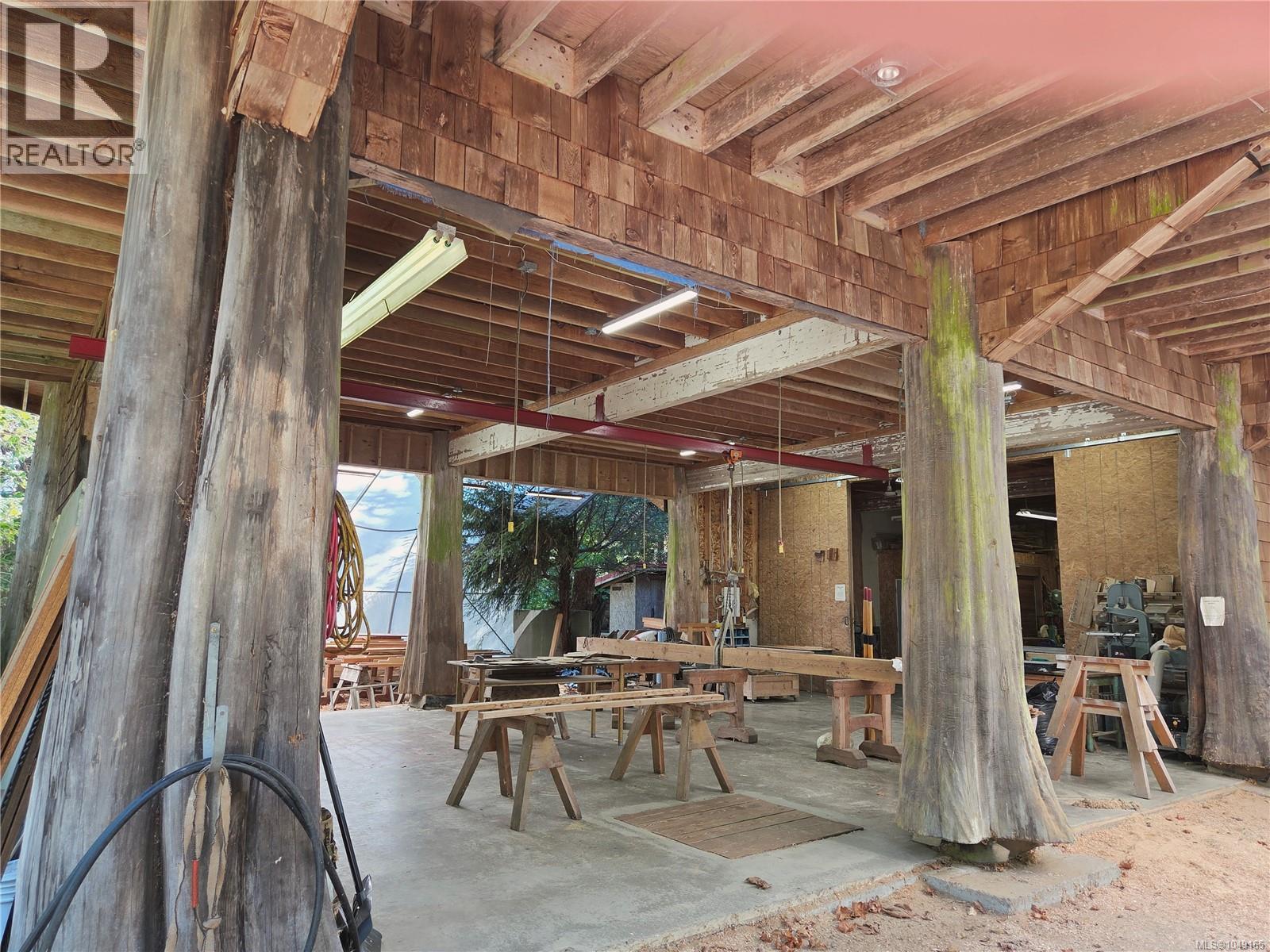 3199 Coast Rd - Image 41