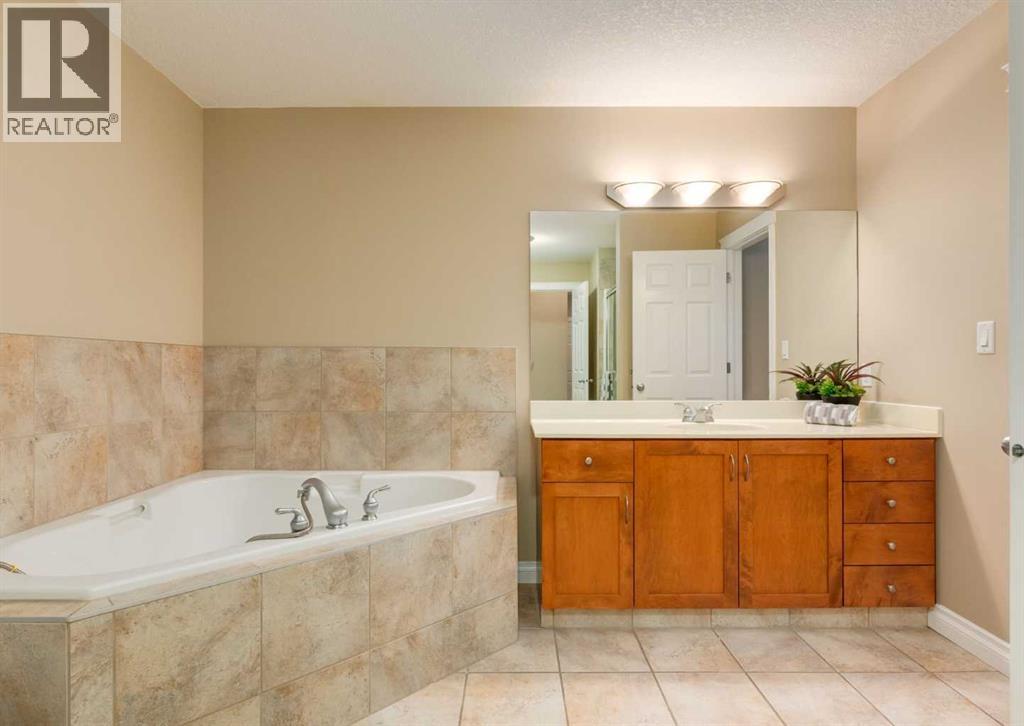 #3214 24 Hemlock Crescent SW - 16
