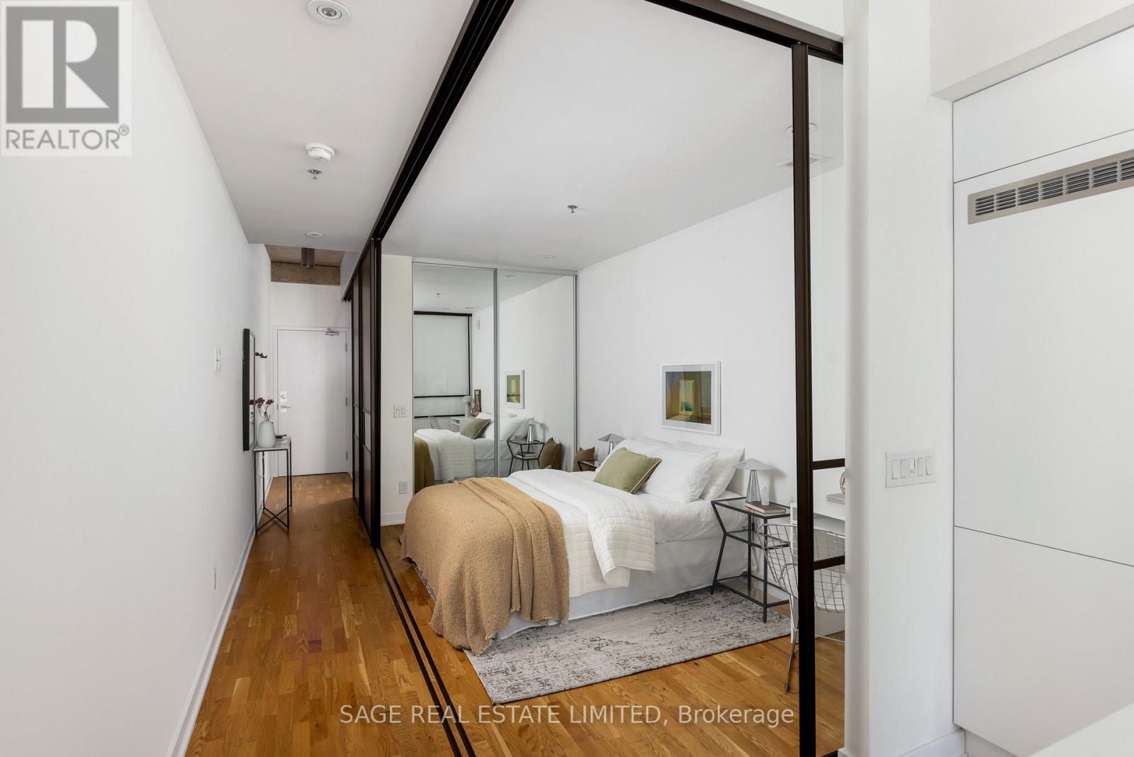#216 8 DOVERCOURT ROAD - 16