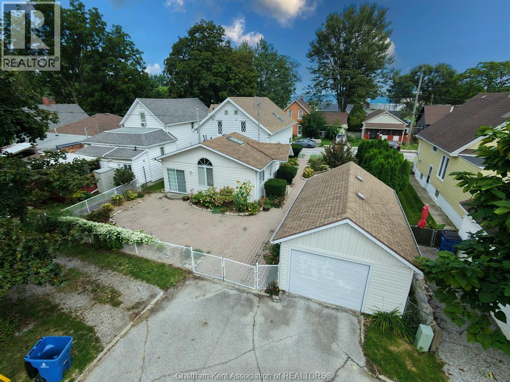 210 Adelaide STREET South, Chatham — photo 3