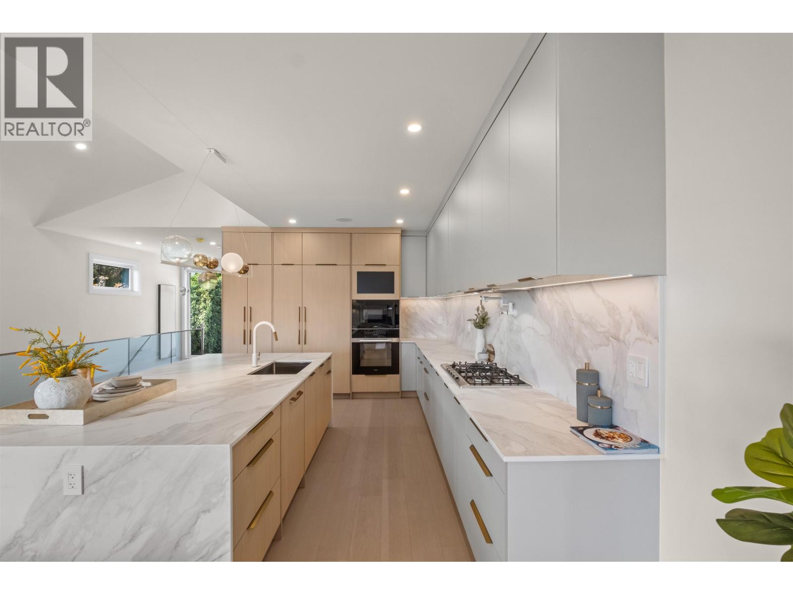 971 ADDERLEY STREET, North Vancouver — photo 8