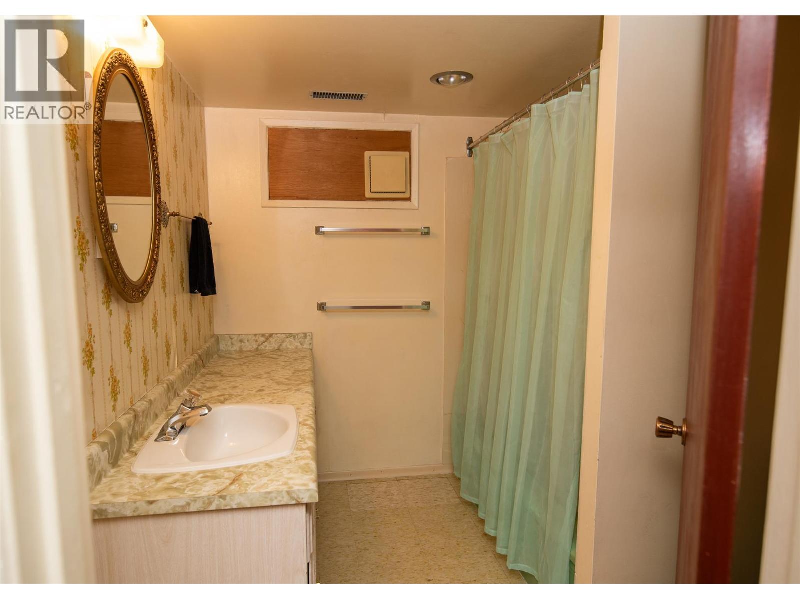 376 Conklin Avenue - 26