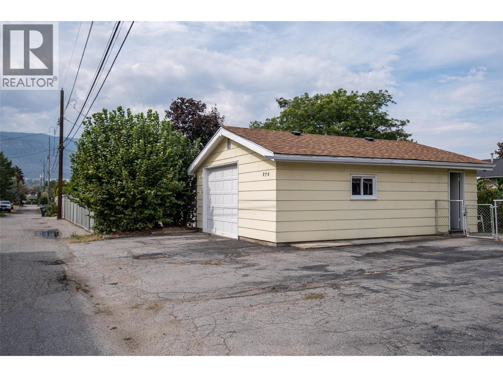 376 Conklin Avenue - 6