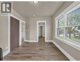 669 Park, Windsor, ON N9A5V7 Photo 8