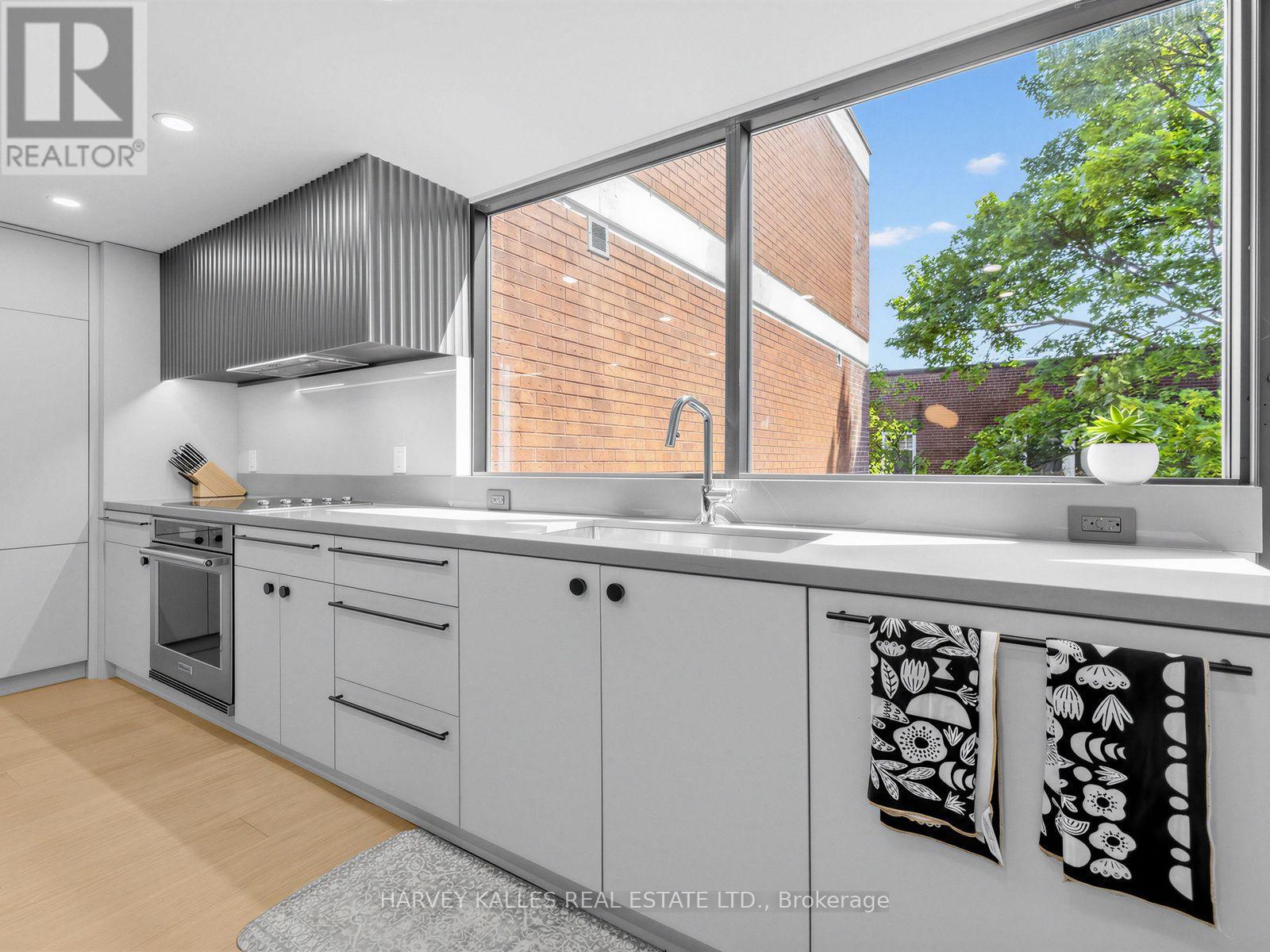 #404 349 ST. CLAIR AVENUE W - Image 8