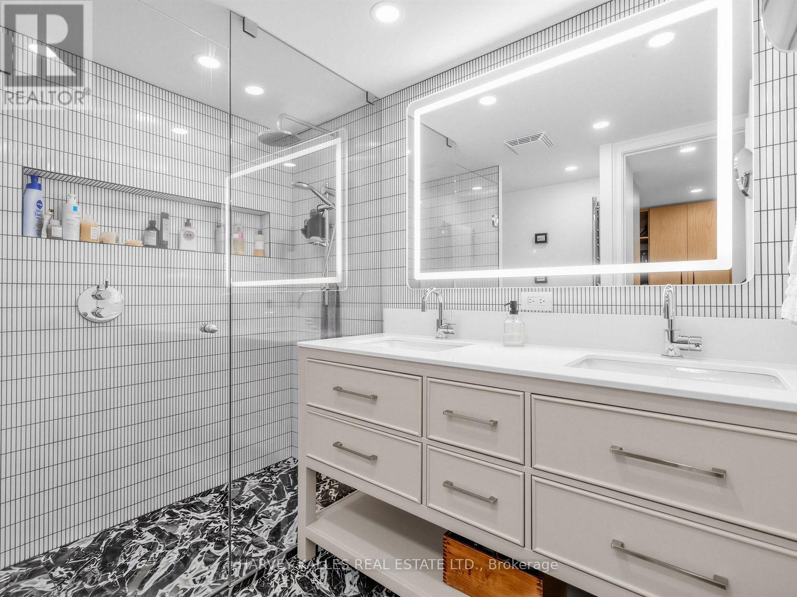 #404 349 ST. CLAIR AVENUE W - Image 24