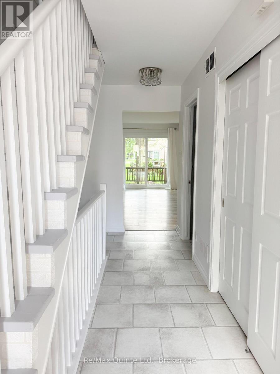 8 - 11 JANLYN CRESCENT, Belleville (Belleville Ward) — photo 5