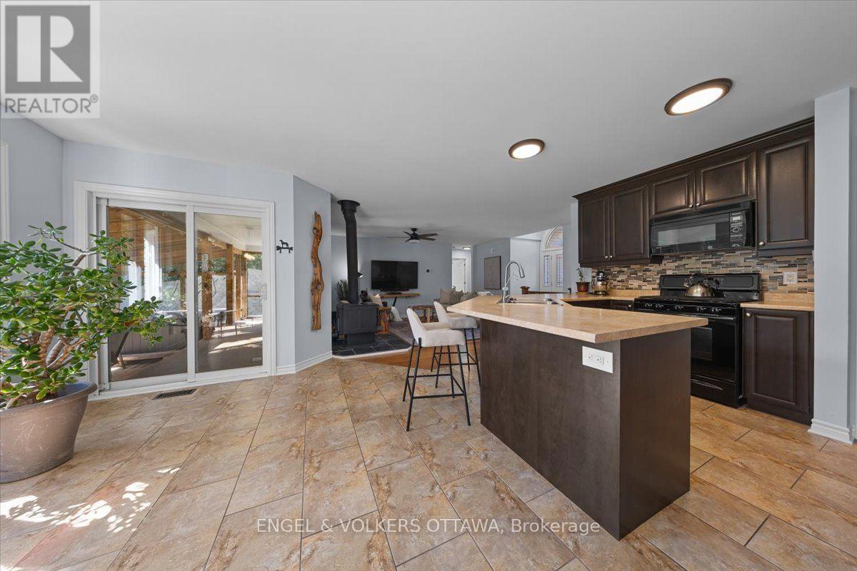 2565 MARSHWOOD ROAD - 11