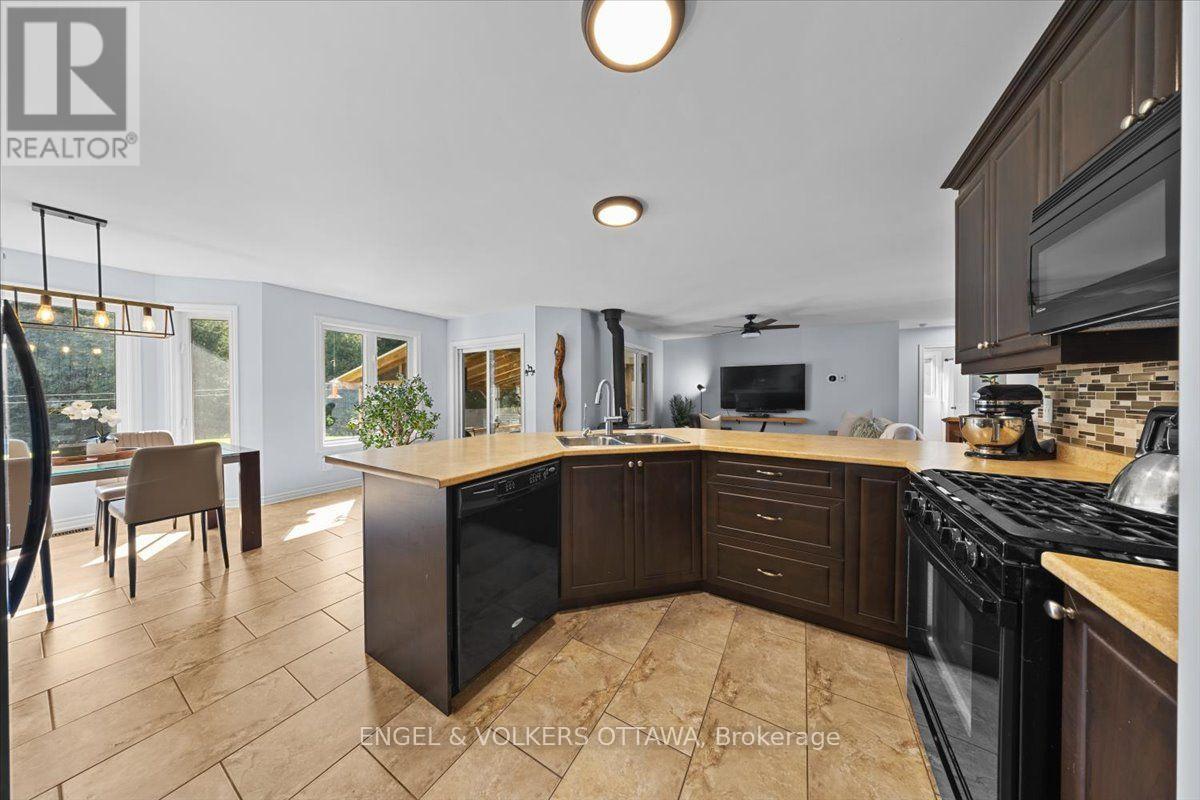 2565 MARSHWOOD ROAD - 12