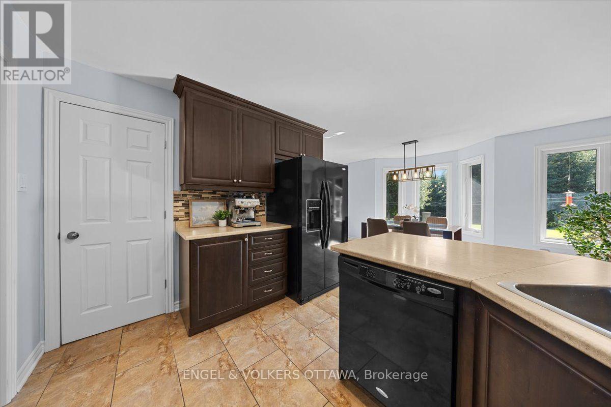 2565 MARSHWOOD ROAD - 14