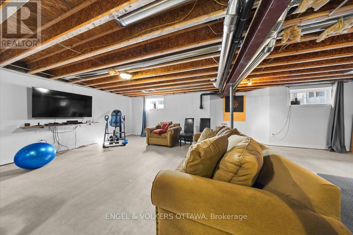 2565 MARSHWOOD ROAD - 34